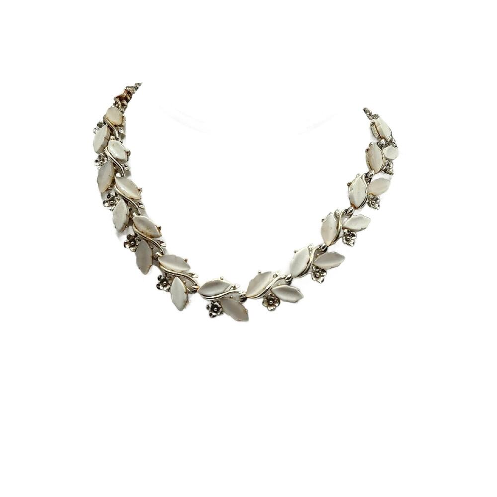 Vintage White Leaf Lucite Thermoset Choker - Picture 4 of 10
